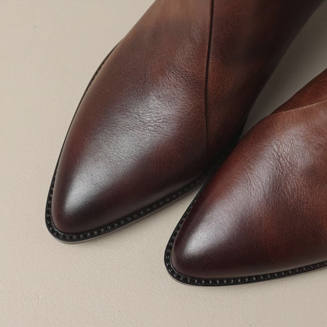 Corvinia | Women&