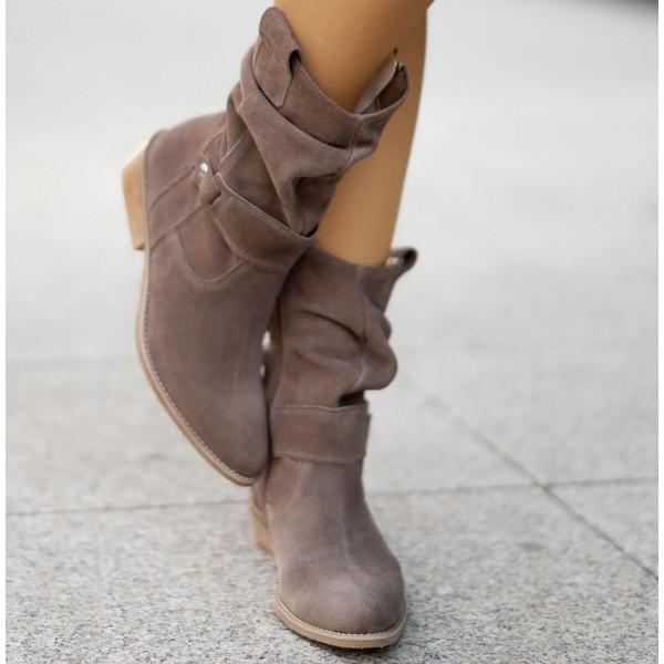 Della | Women&